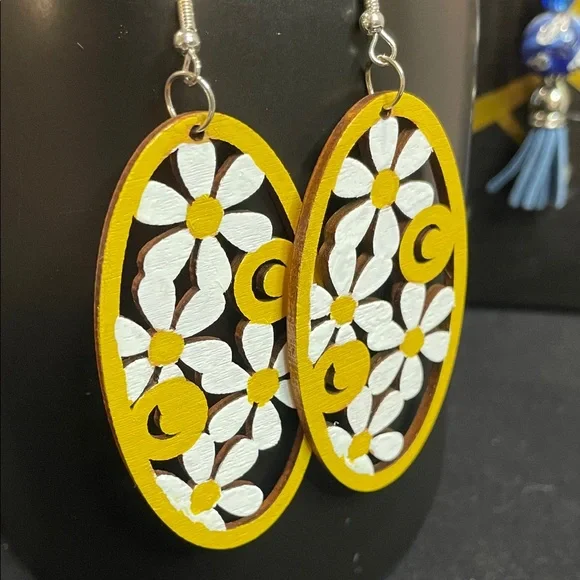 Hand-Painted Wooden Yellow and White Daisy Earrings - Picture 2 of 2
